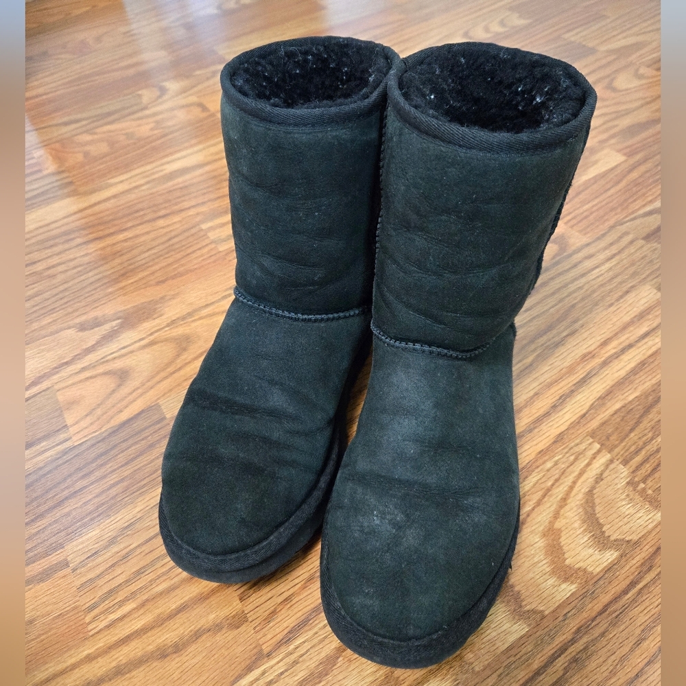 UGG Women's Classic Short II Black Boots Size 8